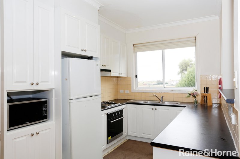 Photo - 5/35 Rokewood Crescent, Meadow Heights VIC 3048 - Image 4