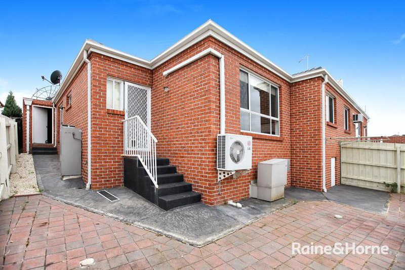 Photo - 5/35 Rokewood Crescent, Meadow Heights VIC 3048 - Image 9