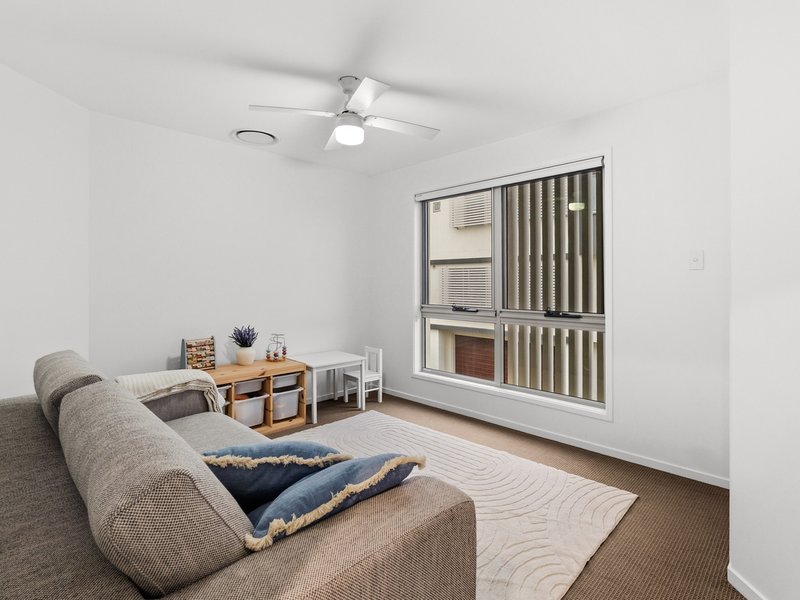 Photo - 53/55 Francis Avenue, Rochedale QLD 4123 - Image 16