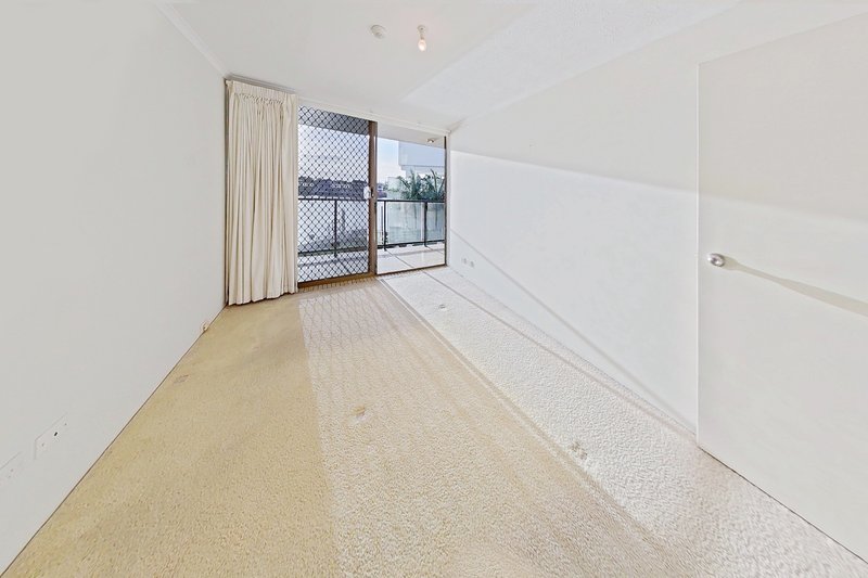 Photo - 5/37 Monaco Street, Surfers Paradise QLD 4217 - Image 6
