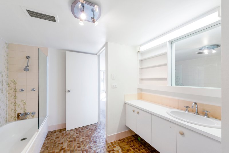 Photo - 5/37 Monaco Street, Surfers Paradise QLD 4217 - Image 10