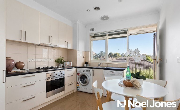 Photo - 5/37 Narrak Road, Balwyn VIC 3103 - Image 4