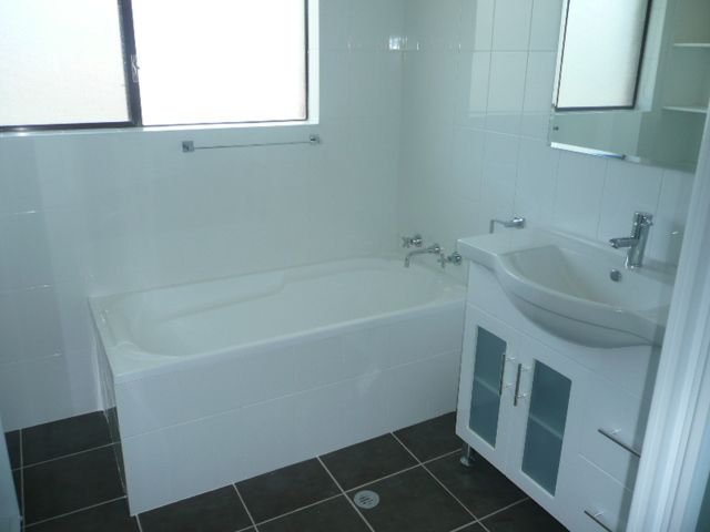 Photo - 5/37 Roberts Avenue, Barrack Heights NSW 2528 - Image 3