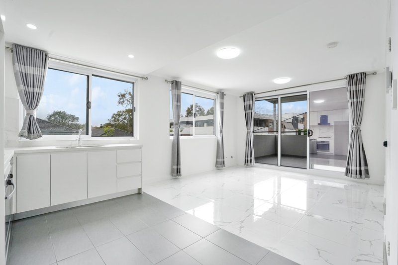 Photo - 5/38-40 Lawrence Street, Peakhurst NSW 2210 - Image 2