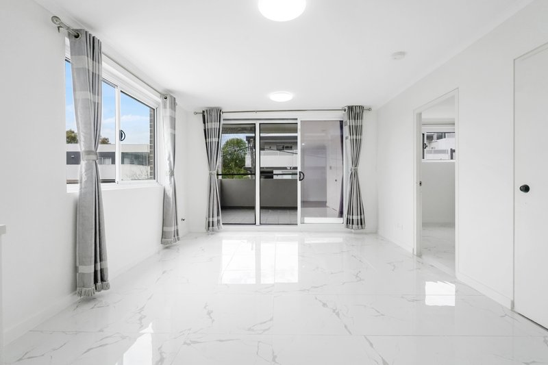 Photo - 5/38-40 Lawrence Street, Peakhurst NSW 2210 - Image 3