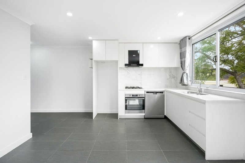 Photo - 5/38-40 Lawrence Street, Peakhurst NSW 2210 - Image 4