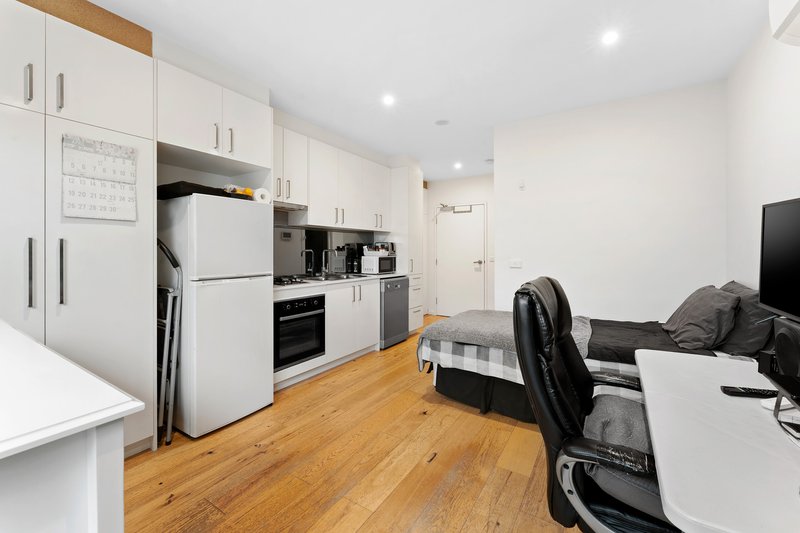 Photo - 5/39 Ferntree Gully Road, Oakleigh VIC 3166 - Image 3