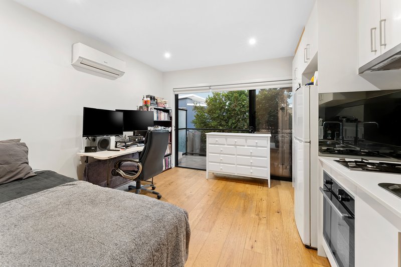 Photo - 5/39 Ferntree Gully Road, Oakleigh VIC 3166 - Image 4