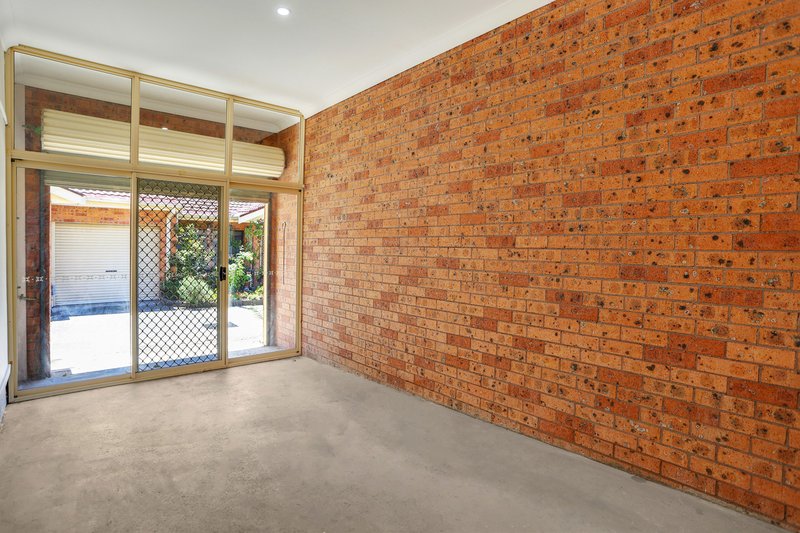 Photo - 5/39 Woodlawn Drive, Toongabbie NSW 2146 - Image 7