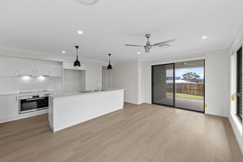 Photo - 54 Adelaide Street, Cranley QLD 4350 - Image 11