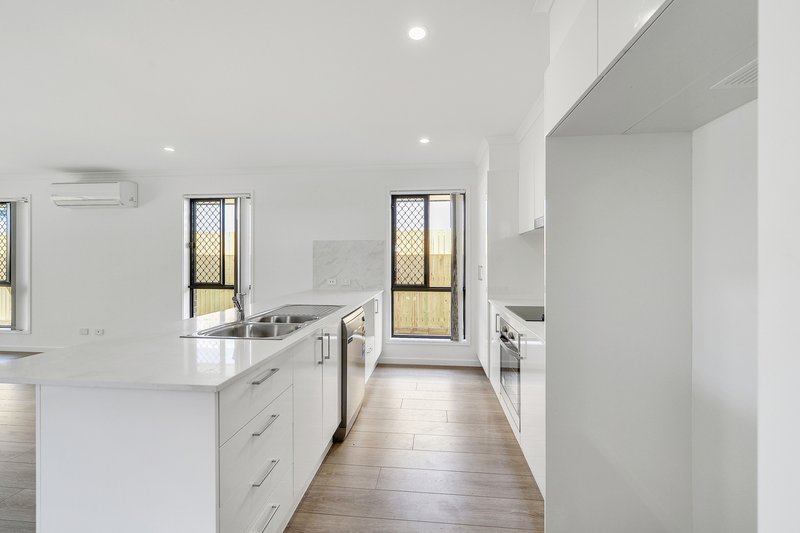 Photo - 54 Almandin Street, Logan Reserve QLD 4133 - Image 2