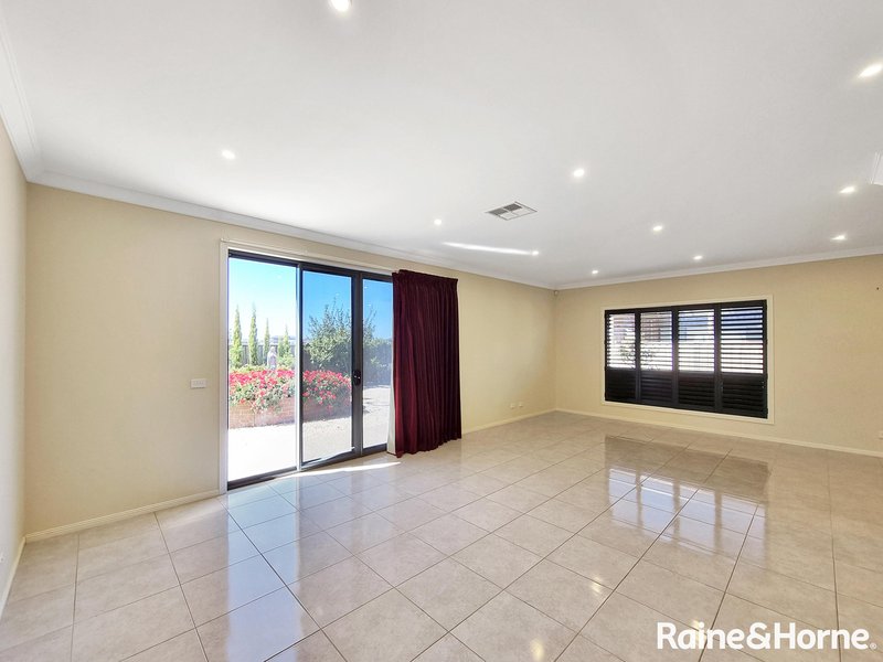 Photo - 54 Amsterdam Avenue, Tarneit VIC 3029 - Image 6