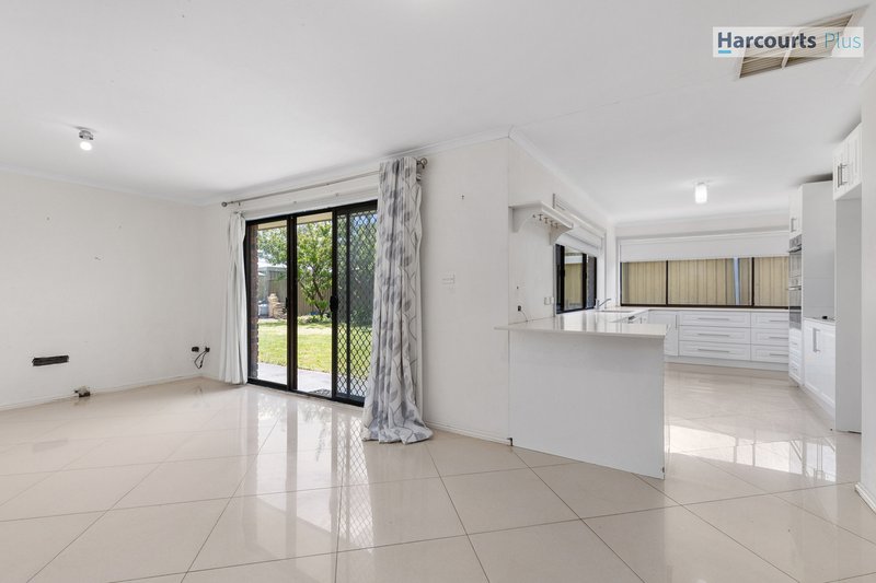 Photo - 54 Antonia Circuit, Hallett Cove SA 5158 - Image 8