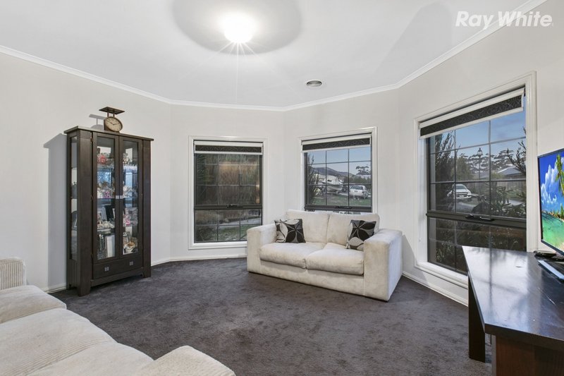 Photo - 54 Arthur Phillip Drive, Pakenham VIC 3810 - Image 3