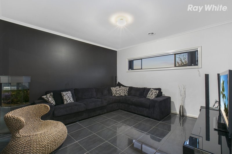 Photo - 54 Arthur Phillip Drive, Pakenham VIC 3810 - Image 7