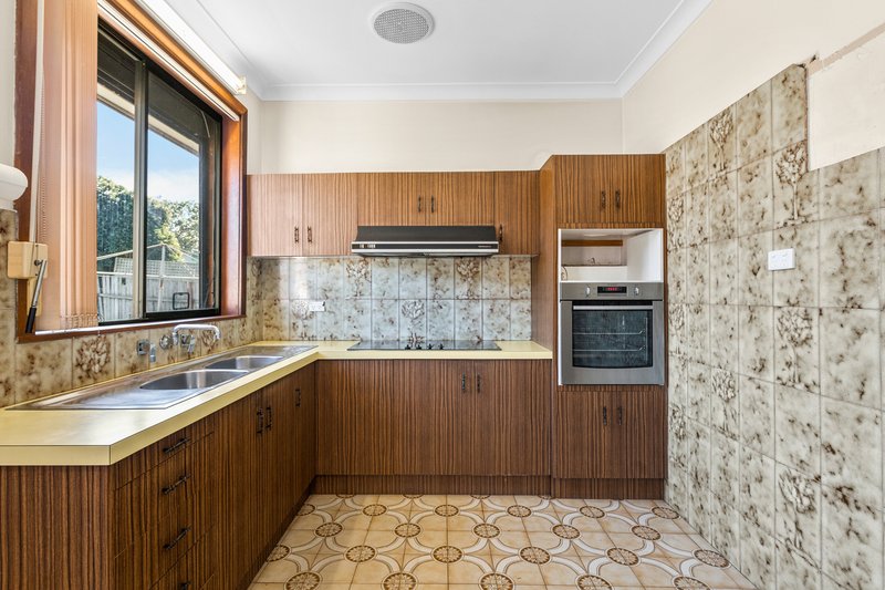 Photo - 54 Barina Avenue, Lake Heights NSW 2502 - Image 2