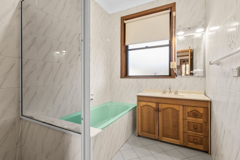 Photo - 54 Barina Avenue, Lake Heights NSW 2502 - Image 3
