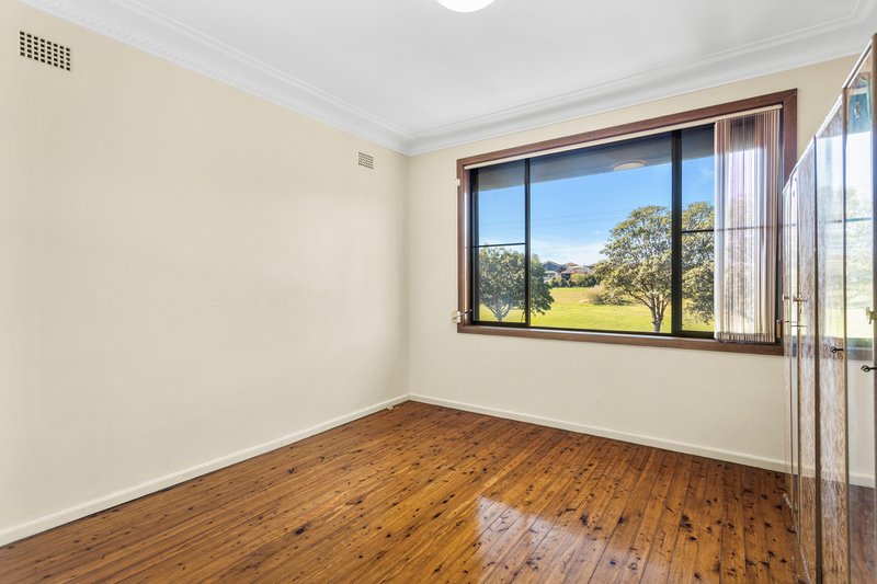 Photo - 54 Barina Avenue, Lake Heights NSW 2502 - Image 4