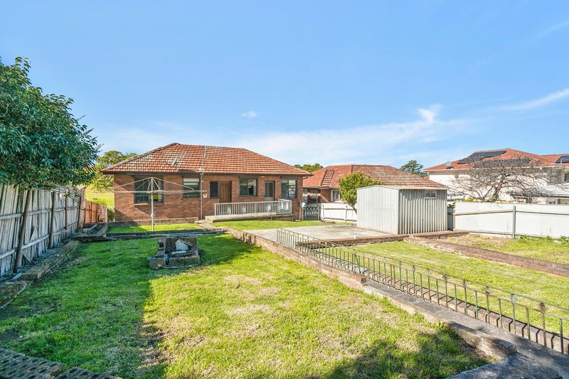 Photo - 54 Barina Avenue, Lake Heights NSW 2502 - Image 6