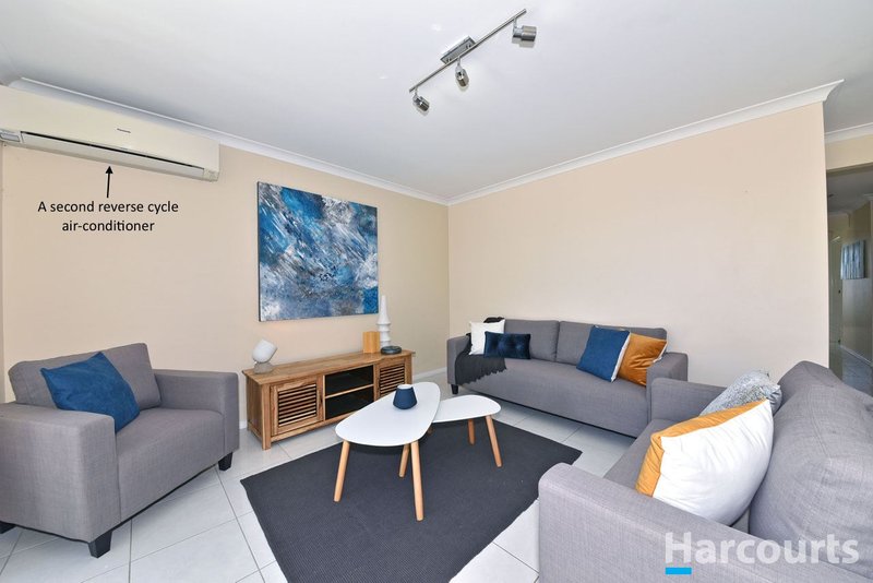 Photo - 54 Bauer Circle, Banksia Grove WA 6031 - Image 2