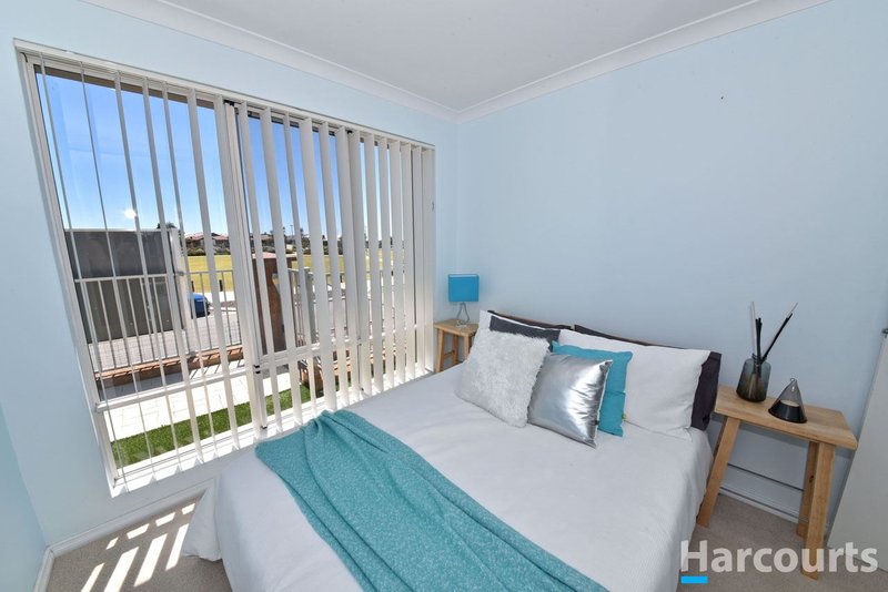 Photo - 54 Bauer Circle, Banksia Grove WA 6031 - Image 11