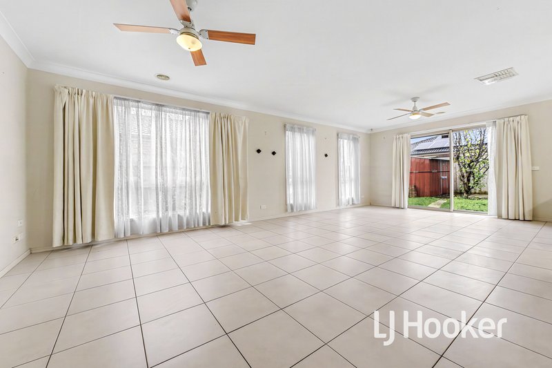 Photo - 54 Bellarine Drive, Cranbourne VIC 3977 - Image 2