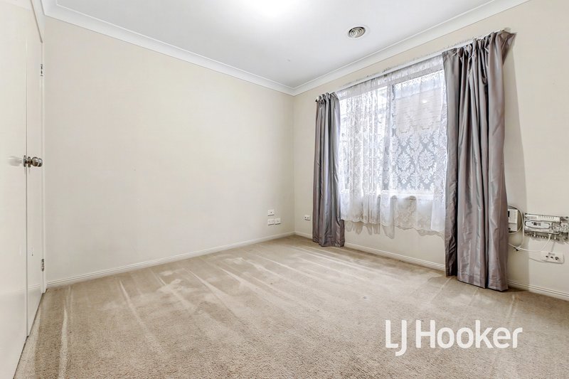 Photo - 54 Bellarine Drive, Cranbourne VIC 3977 - Image 10