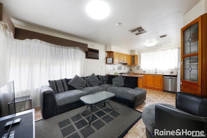 Photo - 54 Blackwood Crescent, Campbellfield VIC 3061 - Image 6