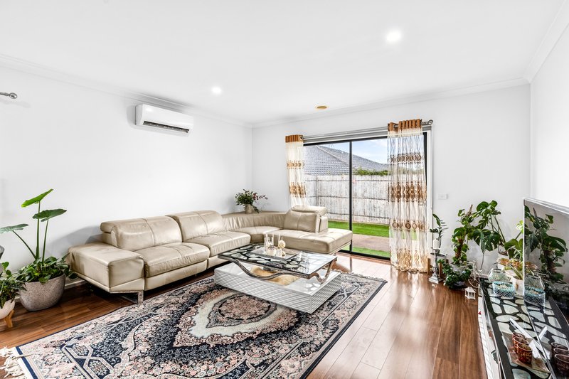 Photo - 54 Brightvale Boulevard, Wyndham Vale VIC 3024 - Image 7
