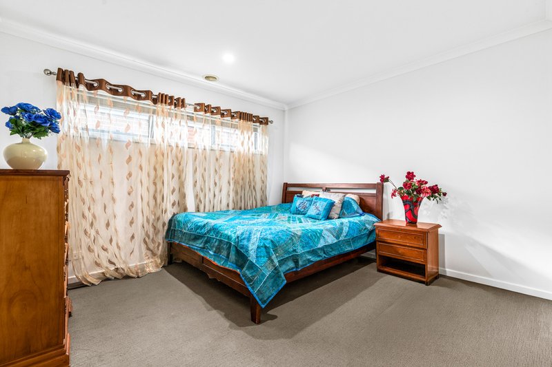 Photo - 54 Brightvale Boulevard, Wyndham Vale VIC 3024 - Image 9