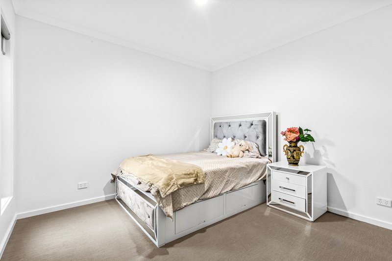 Photo - 54 Brightvale Boulevard, Wyndham Vale VIC 3024 - Image 11
