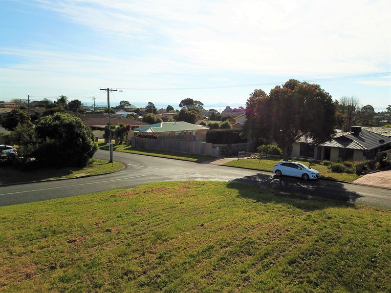 Photo - 54 Bunganowee Drive, Clifton Springs VIC 3222 - Image 2