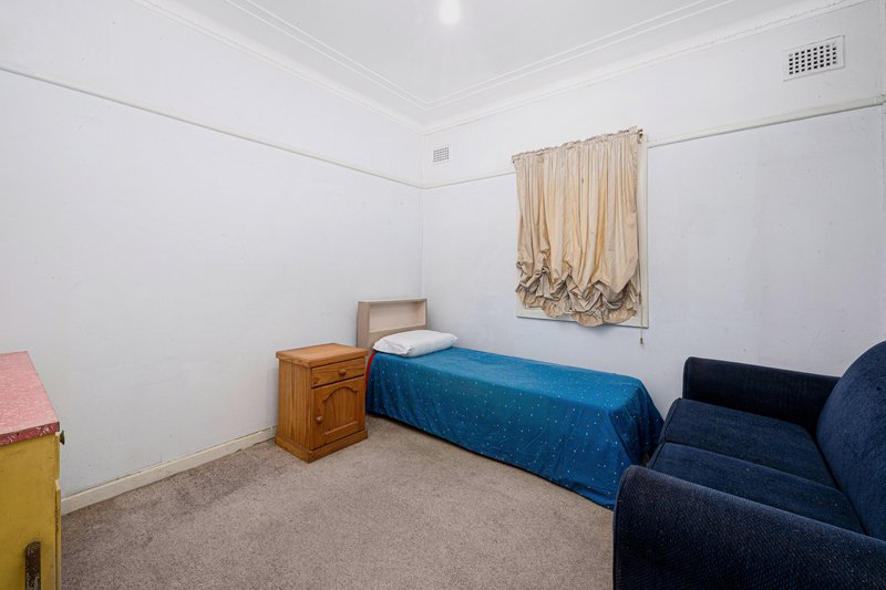 Photo - 54 Cardigan Road, Greenacre NSW 2190 - Image 5