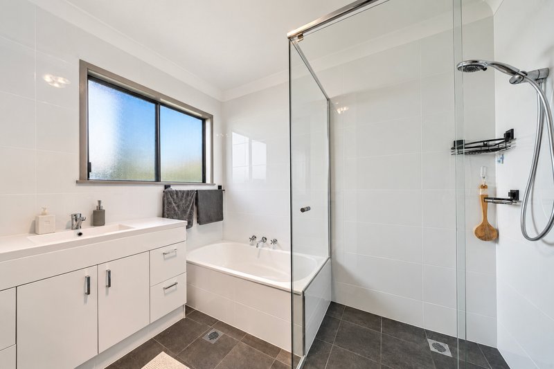 Photo - 54 Clare Crescent, Berkeley Vale NSW 2261 - Image 7