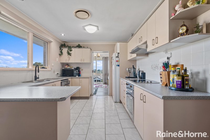 Photo - 54 Coachwood Crescent, Bradbury NSW 2560 - Image 6