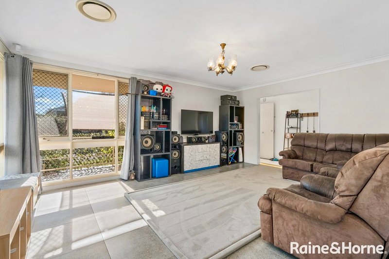 Photo - 54 Coachwood Crescent, Bradbury NSW 2560 - Image 3