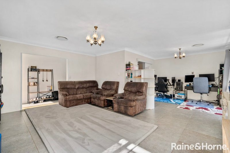 Photo - 54 Coachwood Crescent, Bradbury NSW 2560 - Image 4