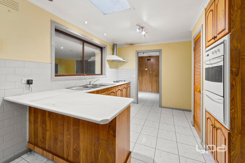 Photo - 54 Concord Circuit, Albanvale VIC 3021 - Image 6