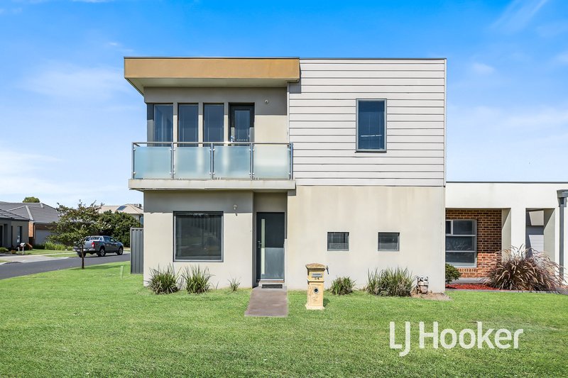 Photo - 54 Edgeware Close, Pakenham VIC 3810 - Image 18