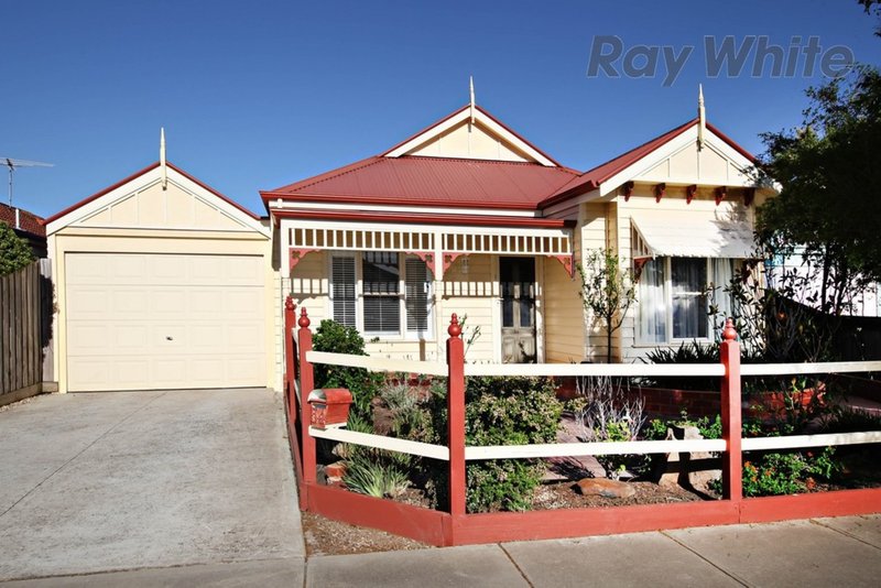 Photo - 54 Foxwood Drive, Point Cook VIC 3030 - Image 2