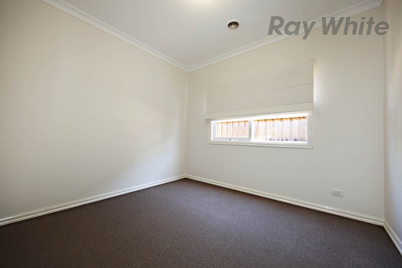 Photo - 54 Foxwood Drive, Point Cook VIC 3030 - Image 8