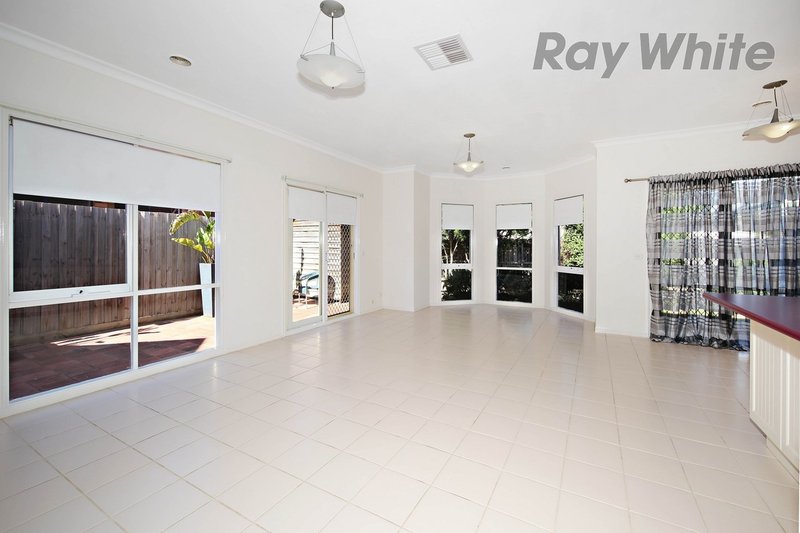 Photo - 54 Foxwood Drive, Point Cook VIC 3030 - Image 9