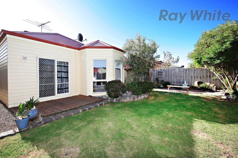 Photo - 54 Foxwood Drive, Point Cook VIC 3030 - Image 16