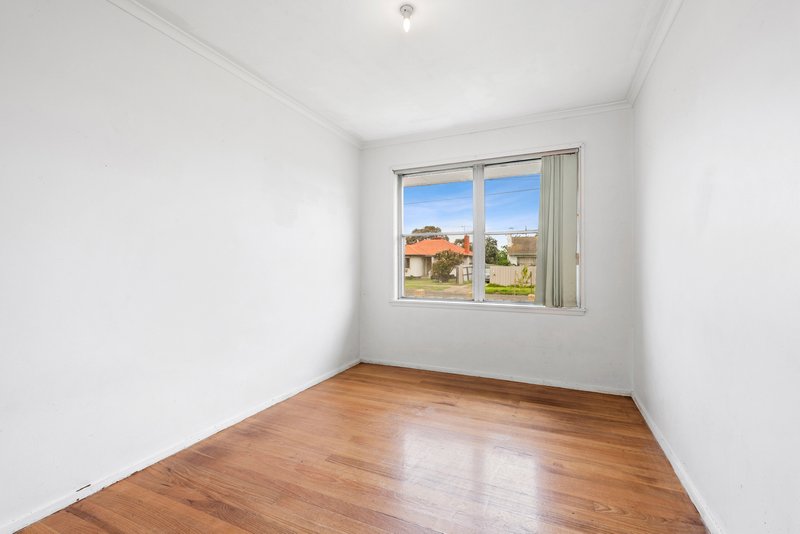 Photo - 54 Granault Parade, Corio VIC 3214 - Image 5