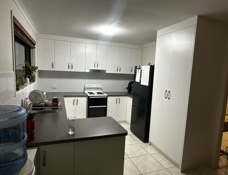 Photo - 54 Hampton Drive, Tannum Sands QLD 4680 - Image 3