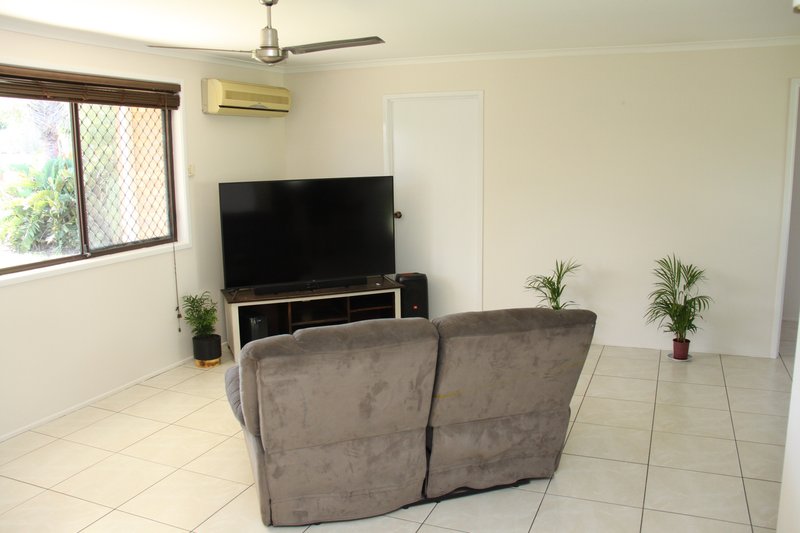 Photo - 54 Hampton Drive, Tannum Sands QLD 4680 - Image 4