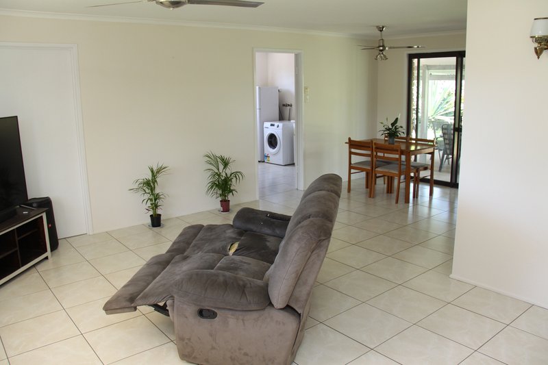 Photo - 54 Hampton Drive, Tannum Sands QLD 4680 - Image 6