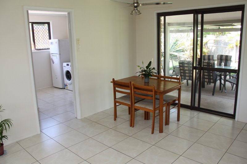 Photo - 54 Hampton Drive, Tannum Sands QLD 4680 - Image 7