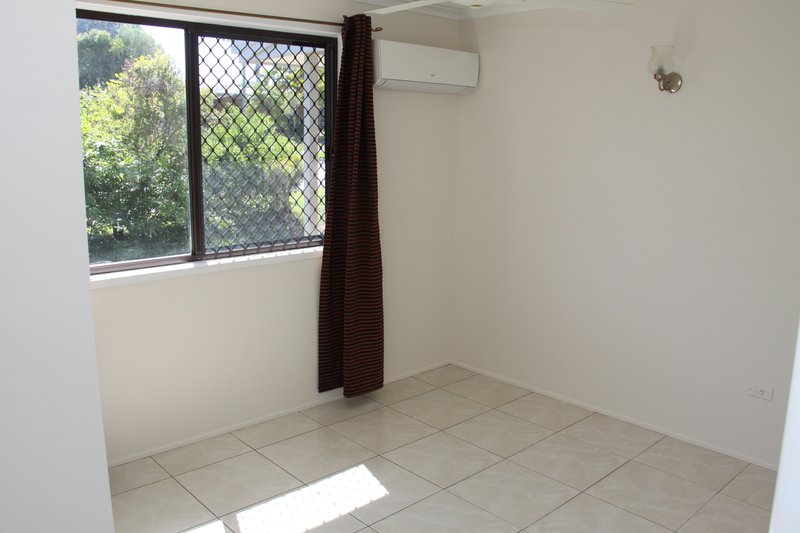 Photo - 54 Hampton Drive, Tannum Sands QLD 4680 - Image 12