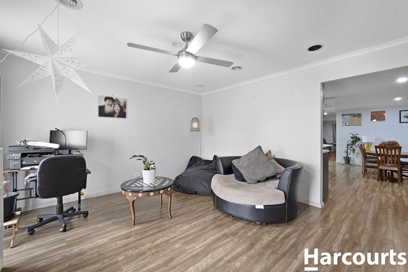 Photo - 54 Hotham Crescent, Hoppers Crossing VIC 3029 - Image 4